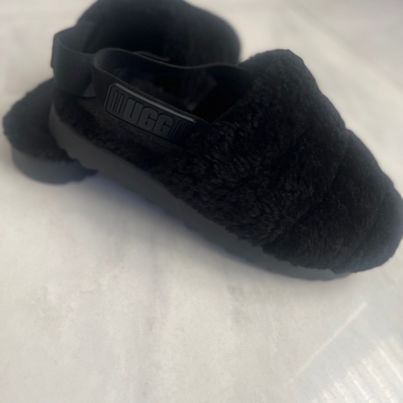 Womens Ugg slippers - Picture 6 of 12